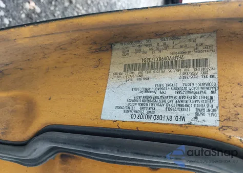 2011 Ford Crown Victoria Commercial Long Wheelbase z USA, uszkodzony, nr VIN 2FABP7AV1BX179196